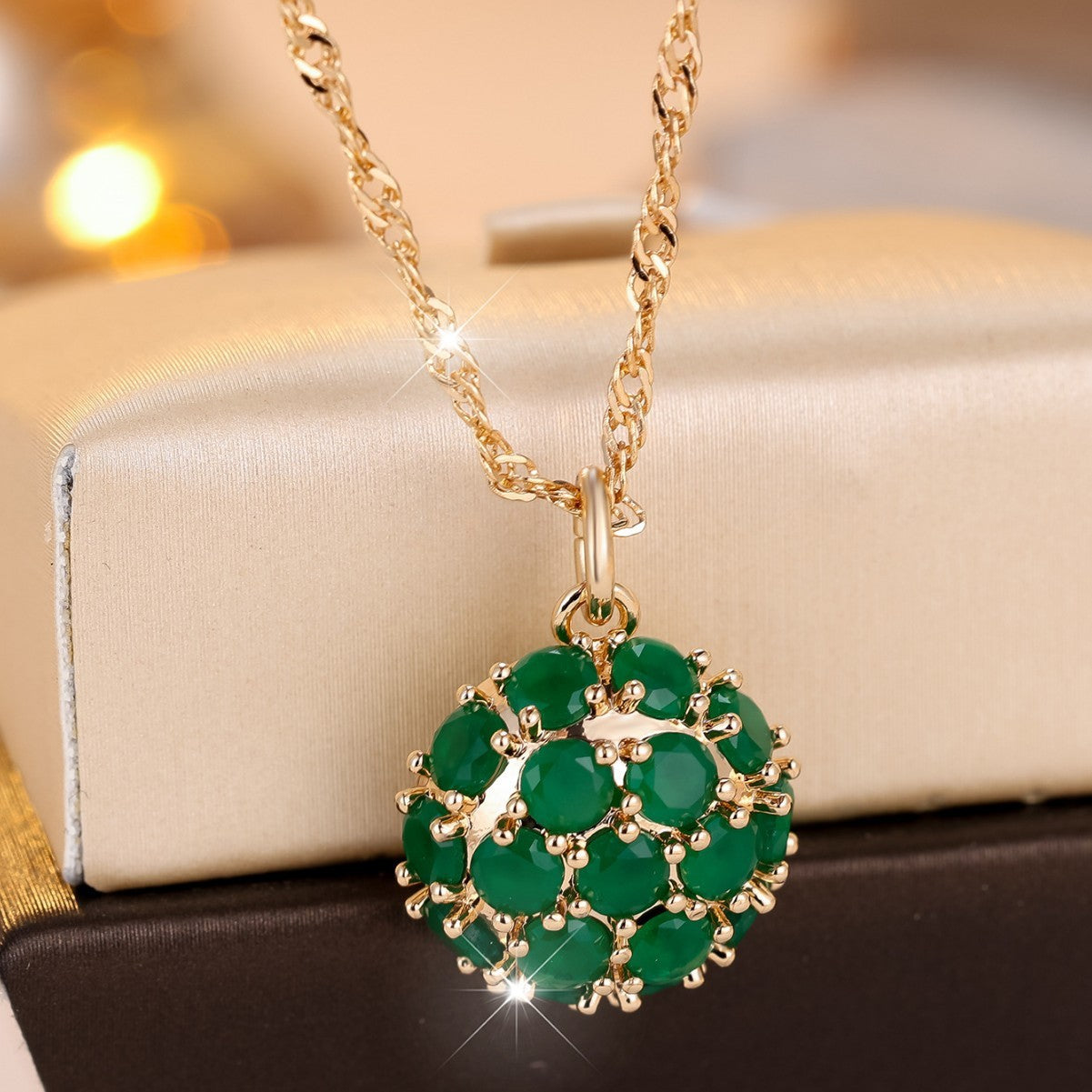Hot Sale In Europe And America Exquisite Round Emerald Full Diamond Necklace - Bests Sale