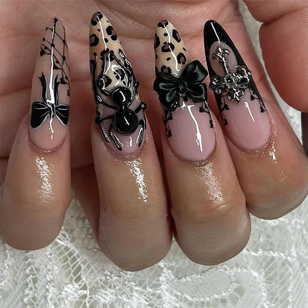 24Pcs Silver Spider Design Halloween Press-On Nails - Gothic Punk Almond False Nails