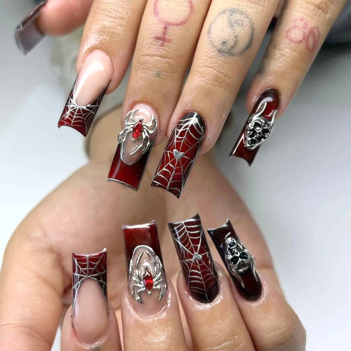 24Pcs Silver Spider Design Halloween Press-On Nails - Gothic Punk Almond False Nails