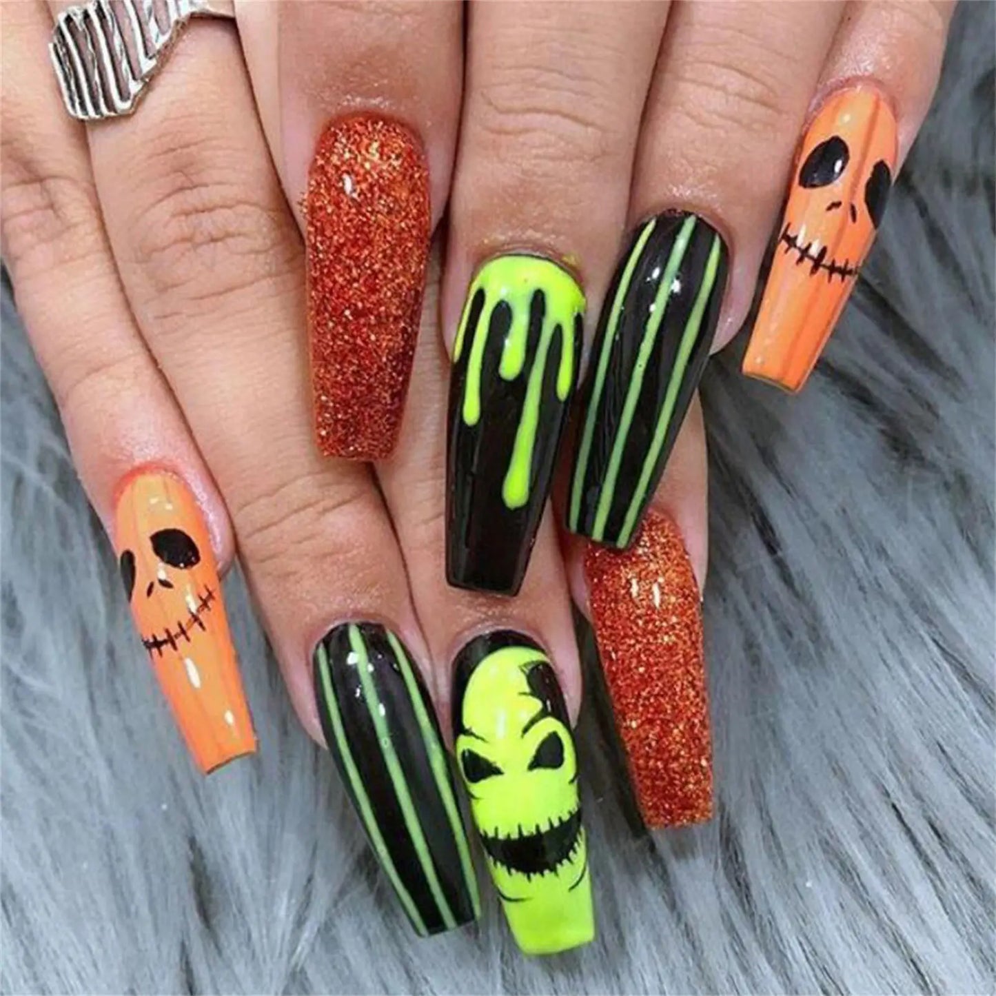 24pcs Halloween False Nails Glow in the Dark Ghost Spider Printed Press on Nail Halloween Manicure Supplies Wearable Fake Nails