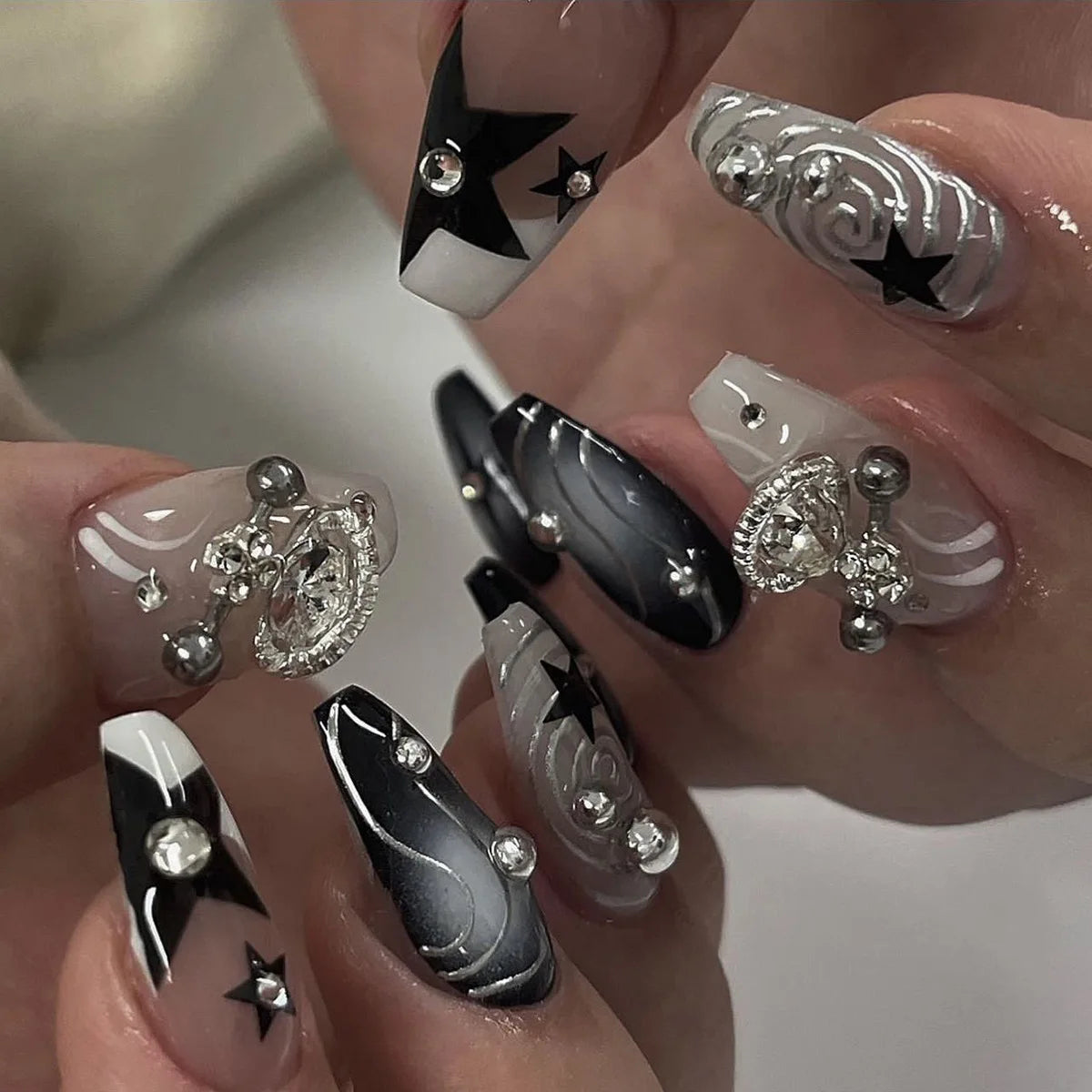24Pcs Silver Spider Design Halloween Press-On Nails - Gothic Punk Almond False Nails