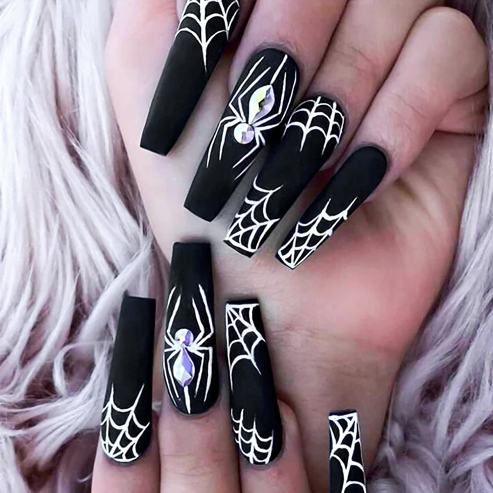 24 uñas postizas góticas oscuras con diseño de araña, 8 estilos, color nude, cuadradas y cortas, cobertura total, para usar