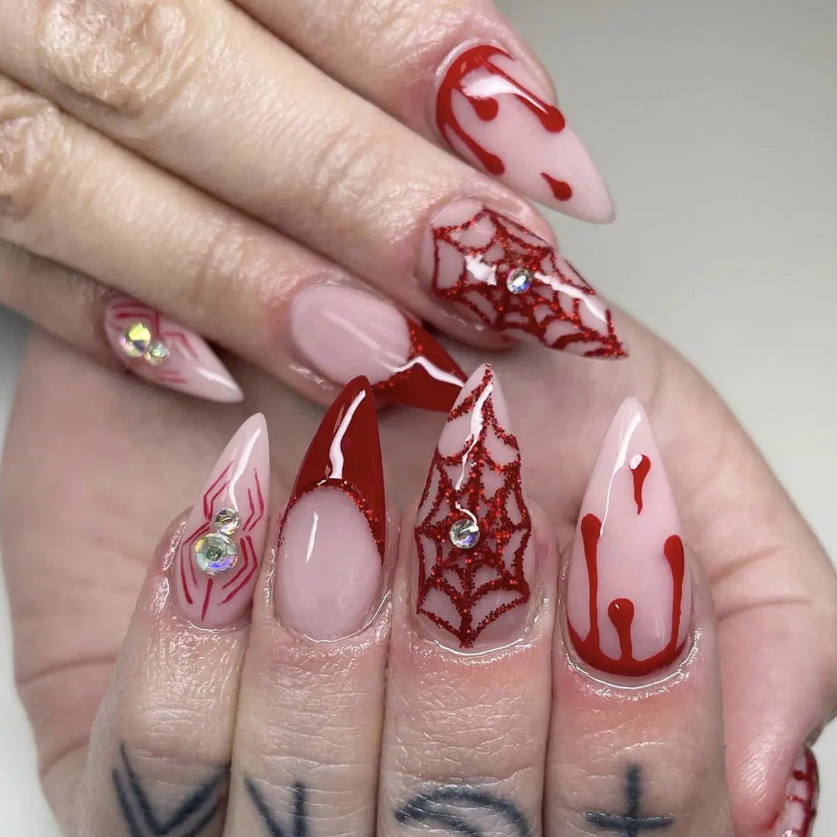 24Pcs Silver Spider Design Halloween Press-On Nails - Gothic Punk Almond False Nails