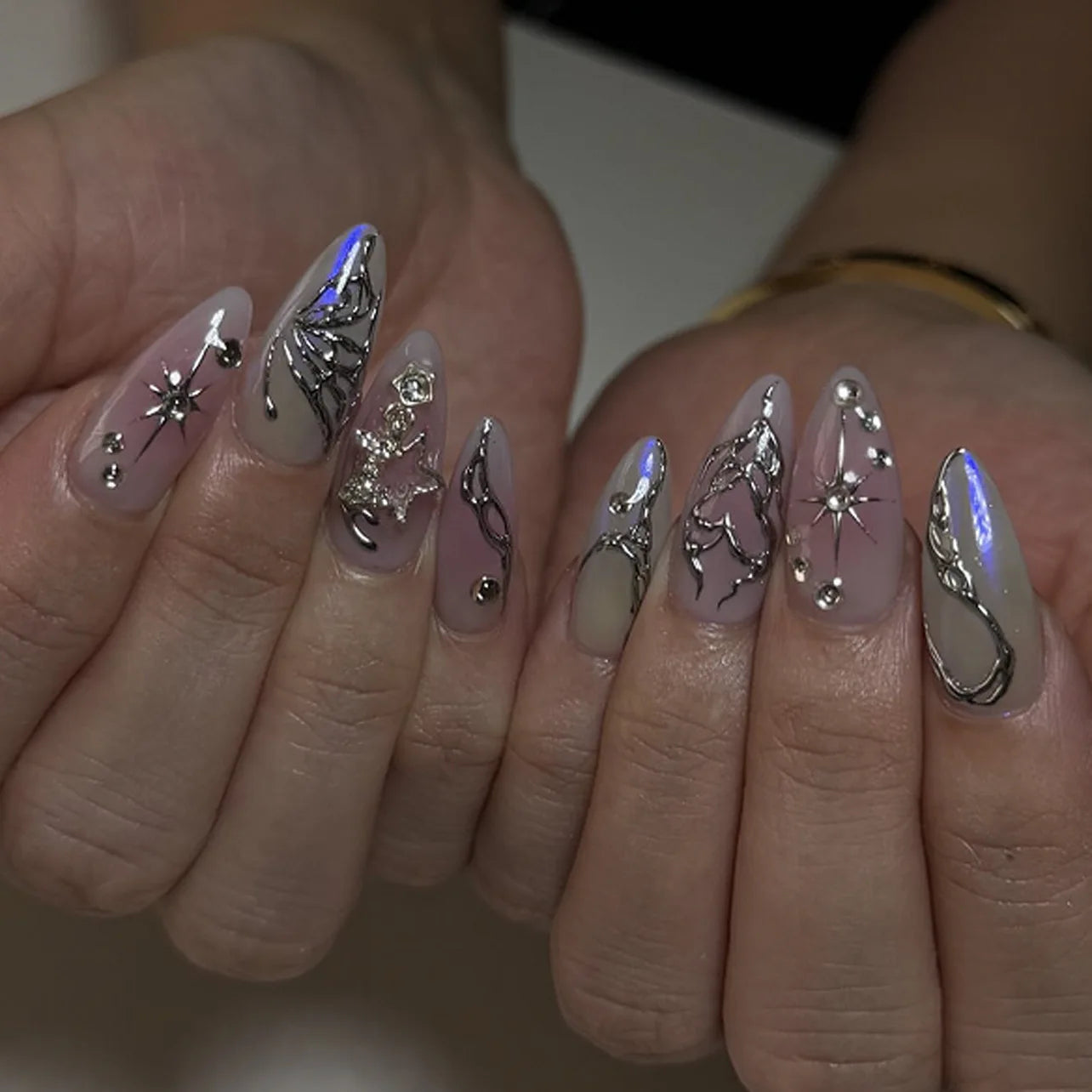 24Pcs Silver Spider Design Halloween Press-On Nails - Gothic Punk Almond False Nails