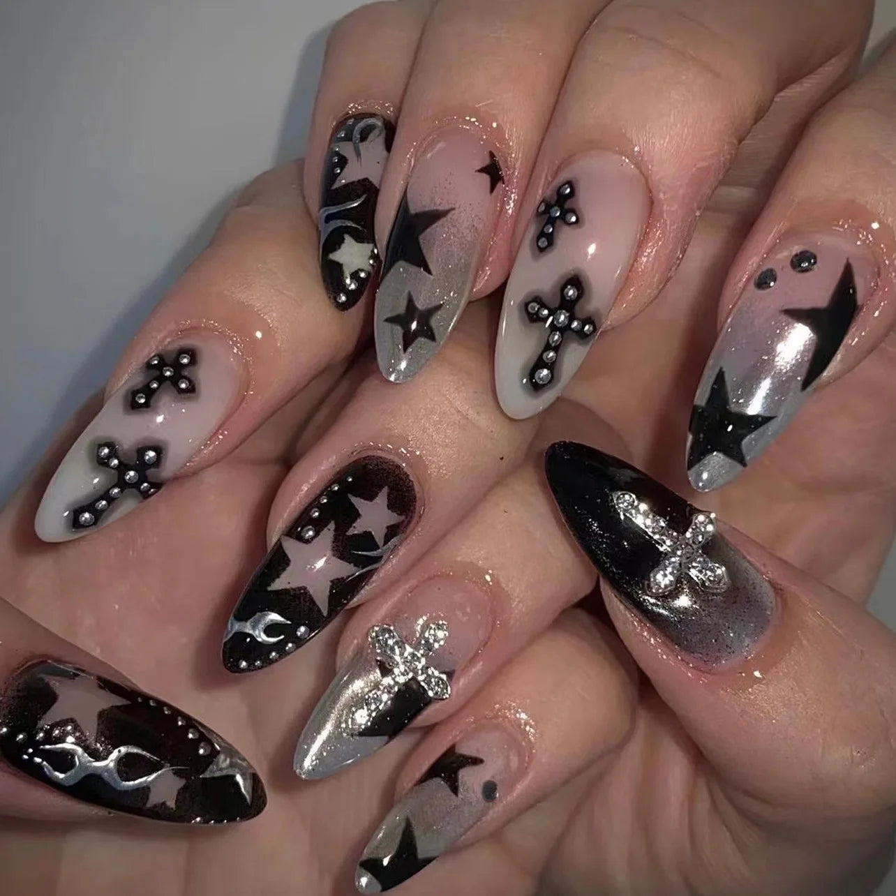 24Pcs Silver Spider Design Halloween Press-On Nails - Gothic Punk Almond False Nails
