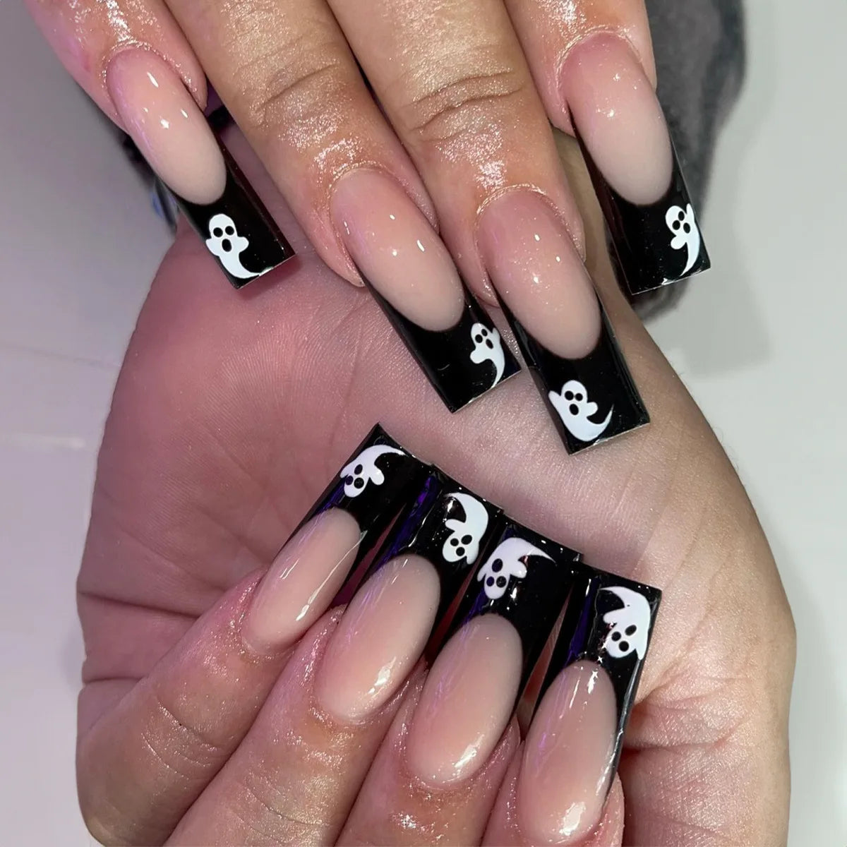 24pcs Halloween False Nails Glow in the Dark Ghost Spider Printed Press on Nail Halloween Manicure Supplies Wearable Fake Nails