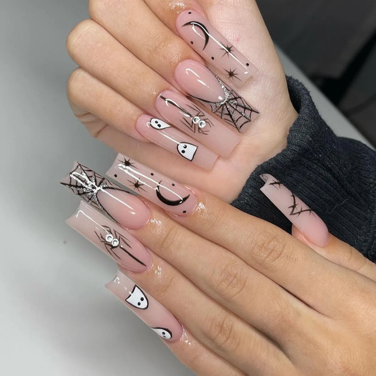 24pcs Halloween False Nails Glow in the Dark Ghost Spider Printed Press on Nail Halloween Manicure Supplies Wearable Fake Nails