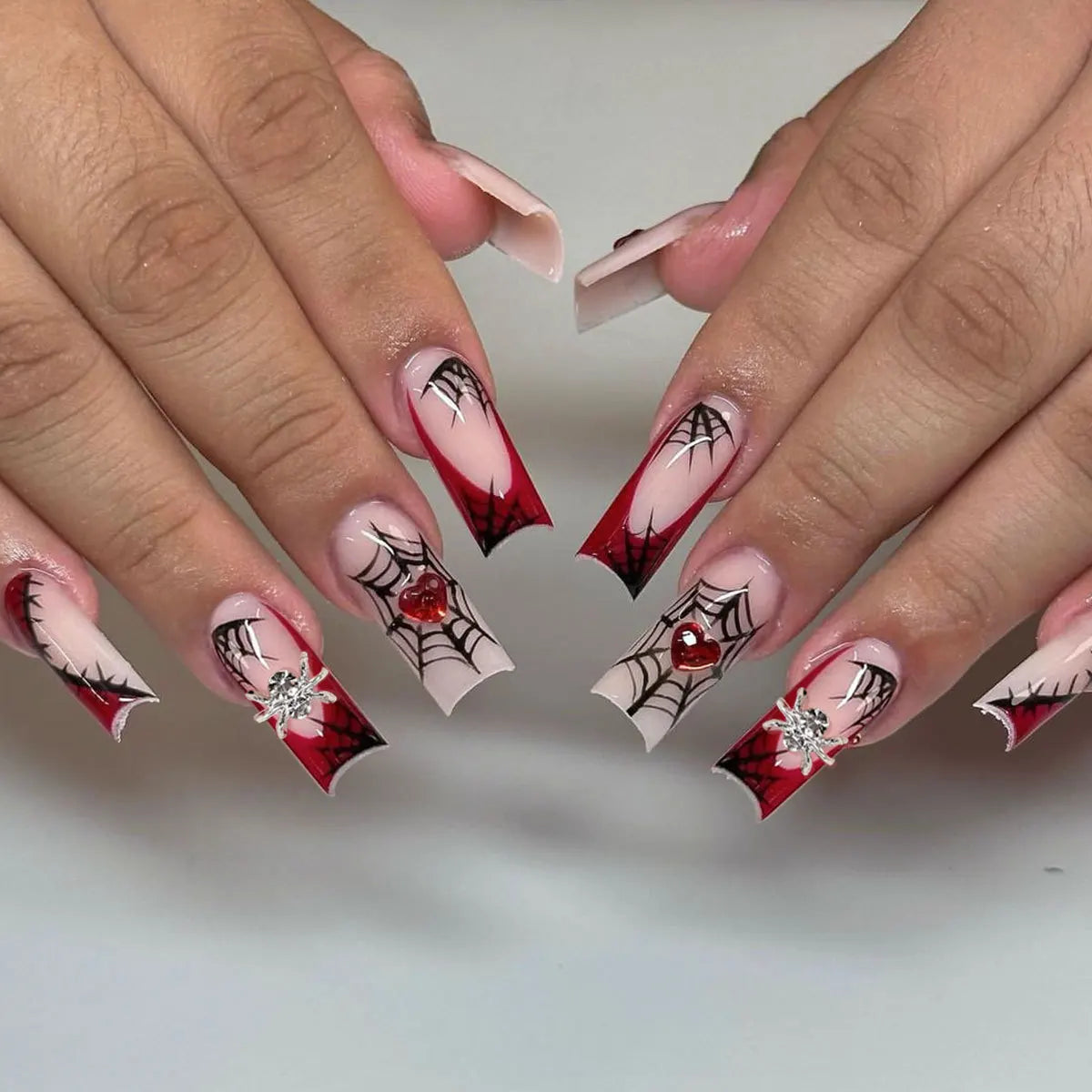 24Pcs Silver Spider Design Halloween Press-On Nails - Gothic Punk Almond False Nails