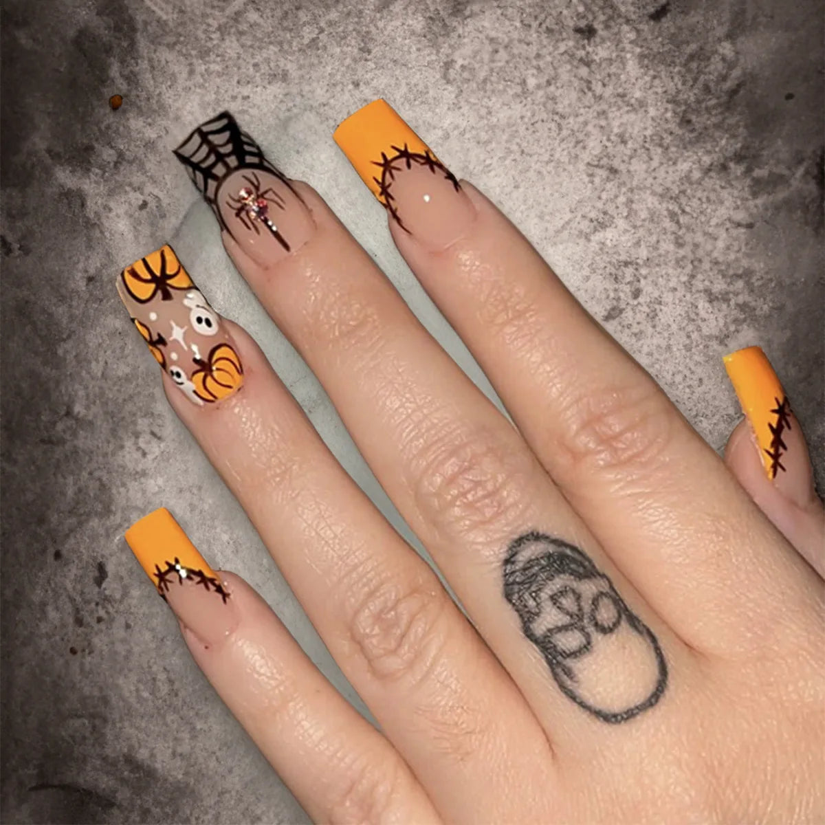 24pcs Halloween False Nails Glow in the Dark Ghost Spider Printed Press on Nail Halloween Manicure Supplies Wearable Fake Nails